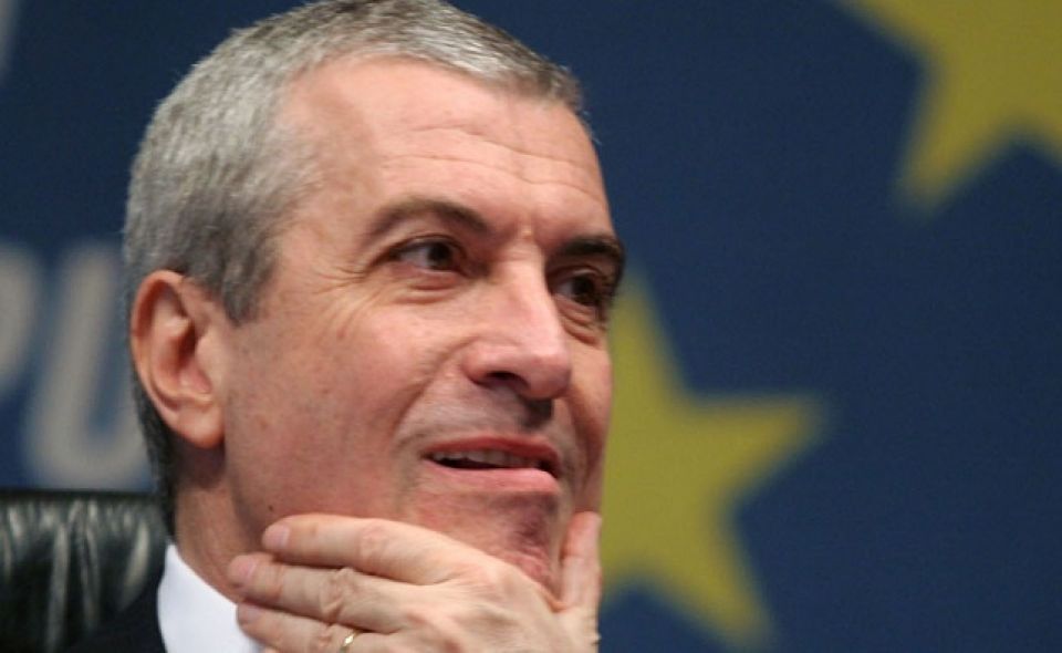Tăriceanu a votat în 1991 împotriva proiectului Constituției. Asta nu-l împiedică în 2017 să stea toată ziua cu Legea Fundamentală în gură