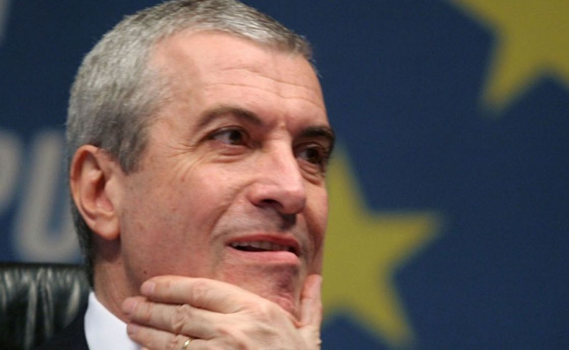 Tăriceanu a votat în 1991 împotriva proiectului Constituției. Asta nu-l împiedică în 2017 să stea toată ziua cu Legea Fundamentală în gură