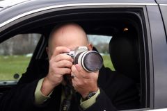 Detectivul angajat de primăria Câmpina să prindă hoții de flori l-a surprins pe edilul Tiseanu cu un ghiveci în brațe: „Nu e abuz, că se ofilea”