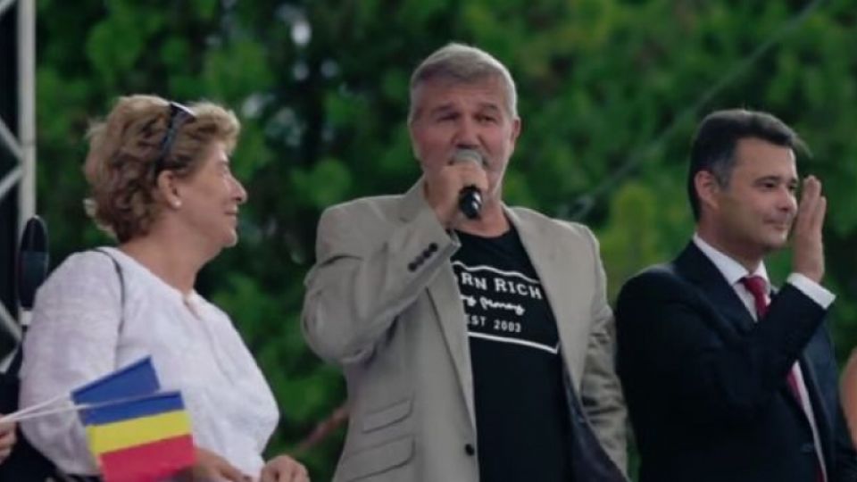 Oricând, în slujba artei. Dan Bittman deschide CEX-ul PSD cu îndrăgita „Banii vorbesc”