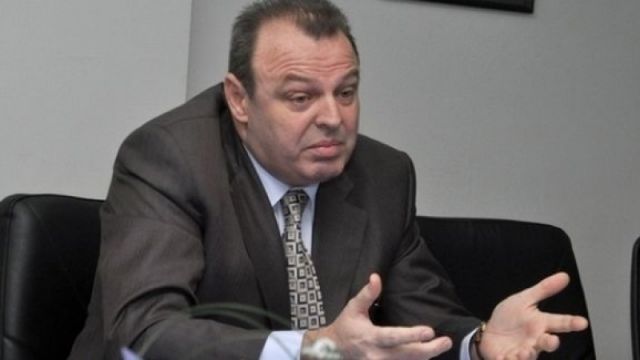 Ministrul Transporturilor, Lucian Șova: „De ce m-a luat nevastă-mea pe mine? Pentru că eram tânăr. Când voi fi bătrân tot va pleca. Către alt tânăr, tot cu ea mică”