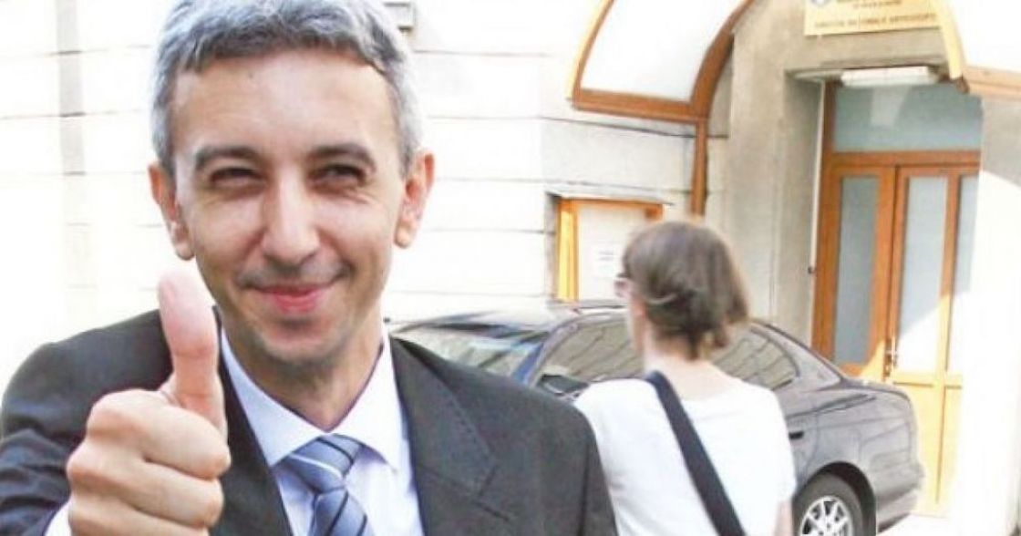 Fiindcă nu era suficient Covidul, Bill Gates ni-l aduce și pe domnul Dan înapoi în politică. De mână cu PSD