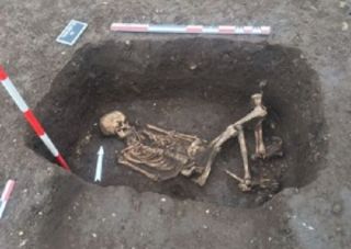 Misterul mormântului vechi de 5000 de ani a fost elucidat: Lângă scheletul chircit a fost găsit un dosar cu șină