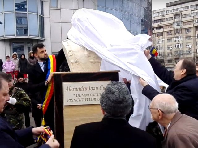 După dezvelire, bustul lui Cuza a plecat într-un control inopinat la Hale