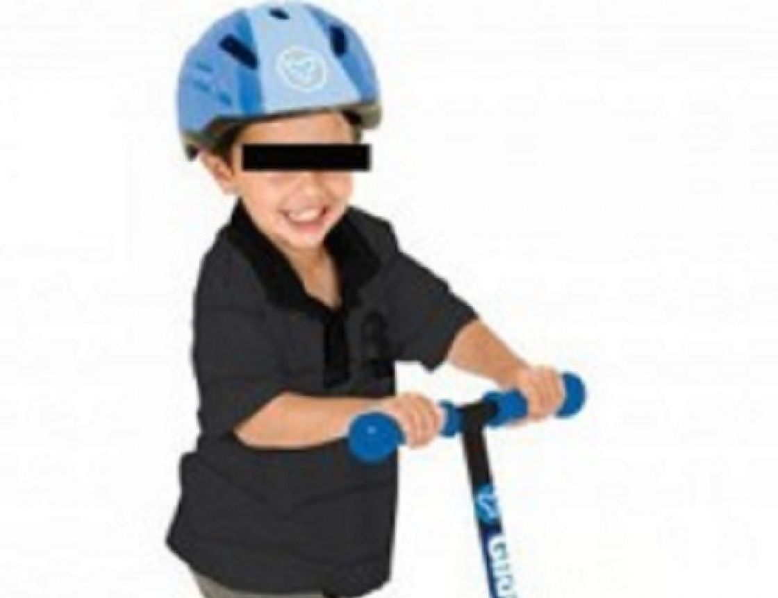 Nu numai motociclistul a scăpat de Poliția Rutieră Ploiești. Gică, de la grupa mijlocie - 5 ani, a umilit cu trotineta patrula cu Logan!