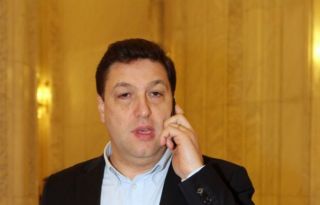 Cât de bolnav a fost senatorul Șerban Nicolae când era mic și cât de mare s-a făcut azi, când e ditamai boul