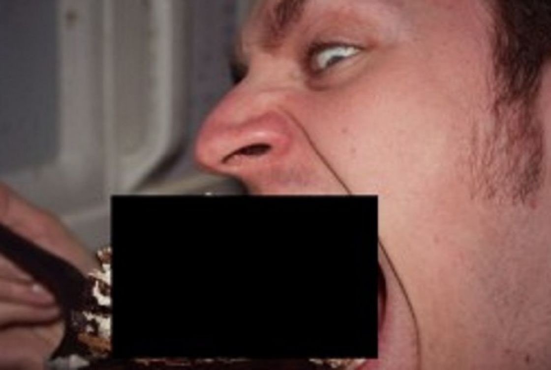 Nu s-au putut abține. Politicienii ploieșteni prezenți la deschiderea anului școlar au furat sandvișuri din ghiozdanele bobocilor