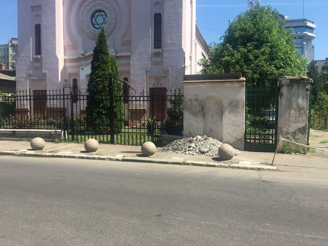 Viorica Dăncilă, declarație surprinzătoare în Israel: „Bilele care blochează poarta Sinagogii nu sunt puse de Hamas, ci de Primăria Ploiești”