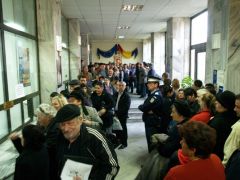 Metamorfoza în românism III. Interacțiunea cu autoritățile naționale/ locale și scârba de rigoare