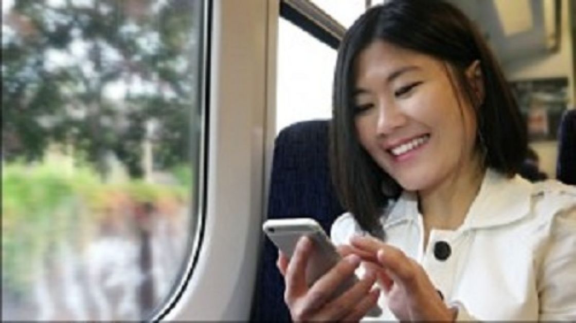 Apple, umilită din nou de concurență! Chinezii au lansat ieri IPhone 8 cu radio și leduri