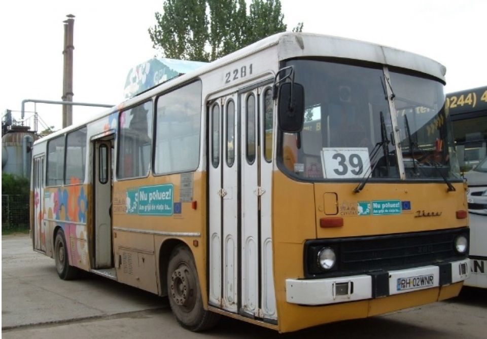 Lucrurile au început să se miște! TCE Ploiești recondiționează cinci autobuze Ikarus din 1970, schimbând scaunele până-n fund la taxatoare