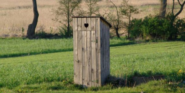 SURSE: Apel important pentru cetățenii din Mitică Apostol: Nu vă grăbiți spre veceu! Noua canalizare n-are dop!