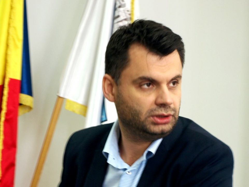 Cambridge Analytica de Ploiești. Lui Dobre i se fură zilnic zeci de like-uri și habar n-are cine sunt hackerii misterioși