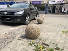 Primăria Ploiești explică montarea haotică a bilelor: „Așa au picat din camion, dracu le mai mișcă”